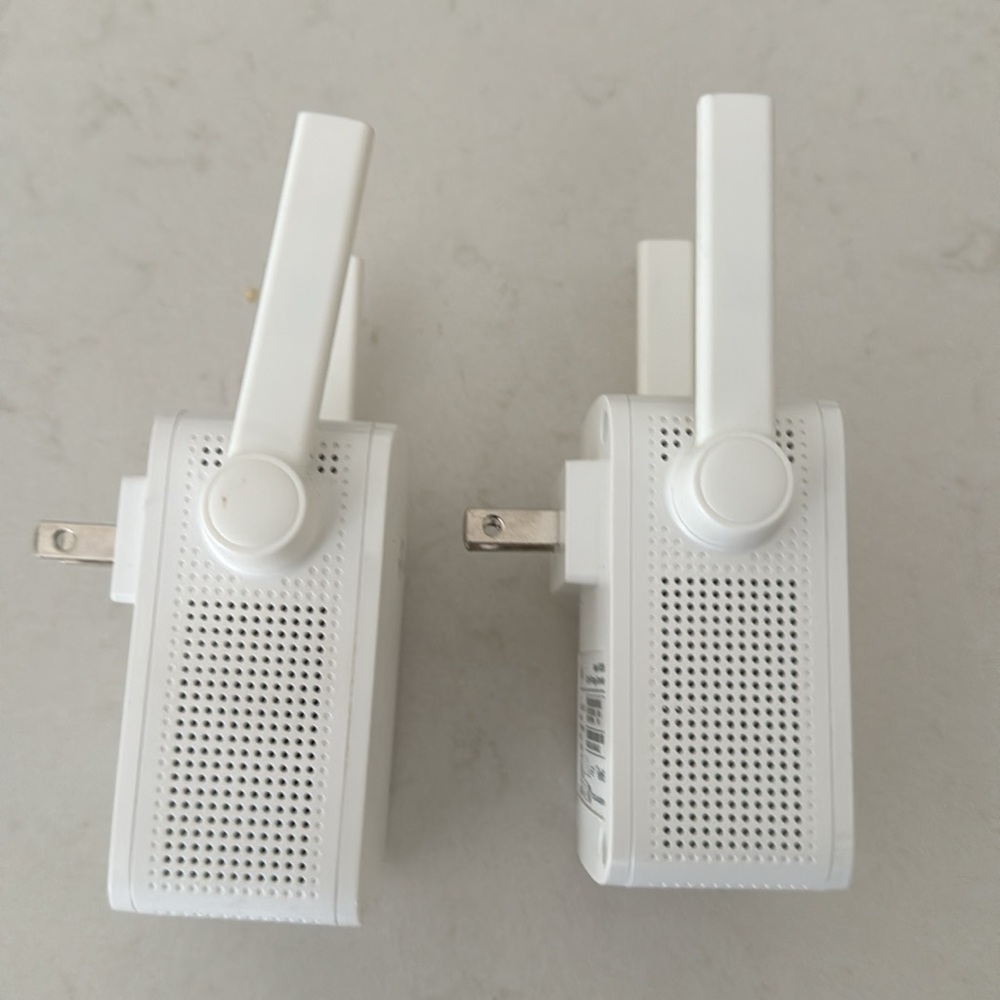 TP-link Model:RE205 Wall Plug Adapter in white